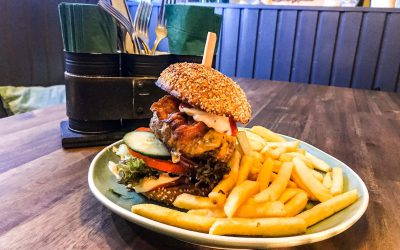 Frau Miller Ehrenburger mit Pommes