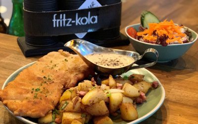 Jägerschnitzel mit Bratkartoffeln - Restaurant Frau Miller